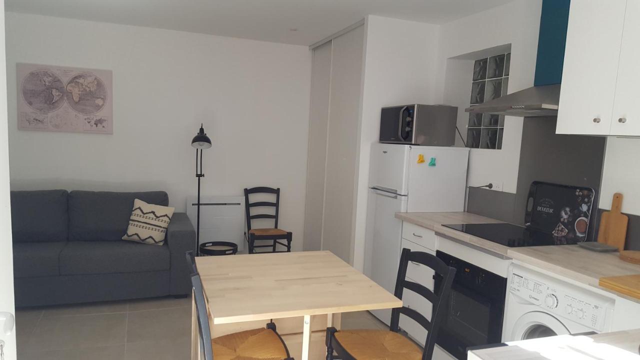 Appartement Rez De Jardin Avec Piscine 망들리유 라 나플 외부 사진